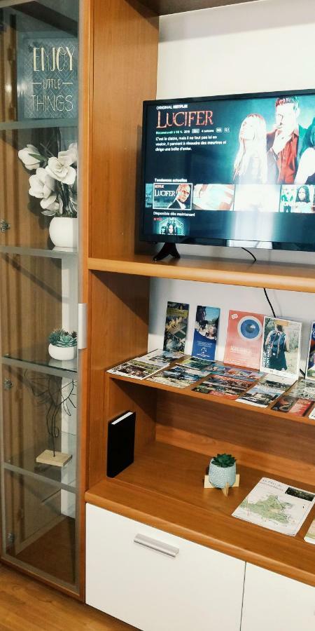 Royal By Beds4wanderlust - Place Du Marche Avec Parking Prive Apartment Fontainebleau